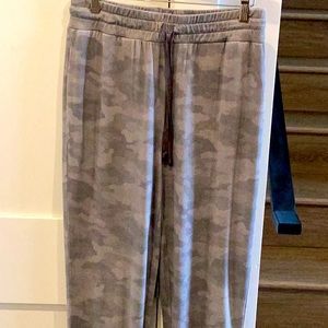 New never worn! Threads 4 Thought drawstring animal print jogging pant.